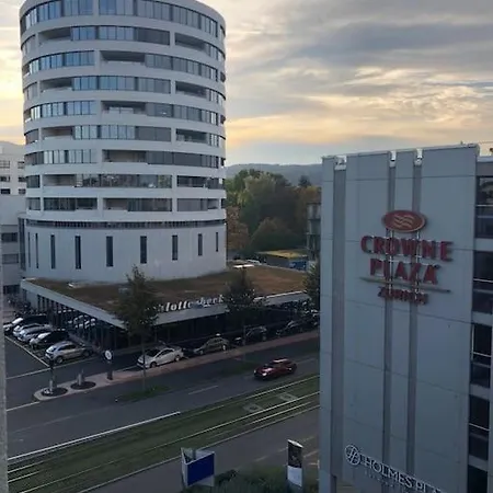 Stadt Zuerich-Kleines Studio Albisriederplatz *